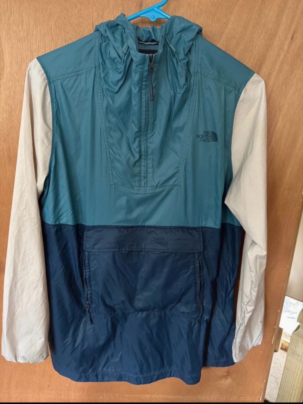 The North Face woman’s Teal & Navy Windbreaker Anorak Jacket